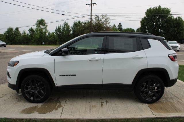 New 2026 Jeep Compass Limited w/ Sun, Sound & Navigation Group AWD/4WD image 28