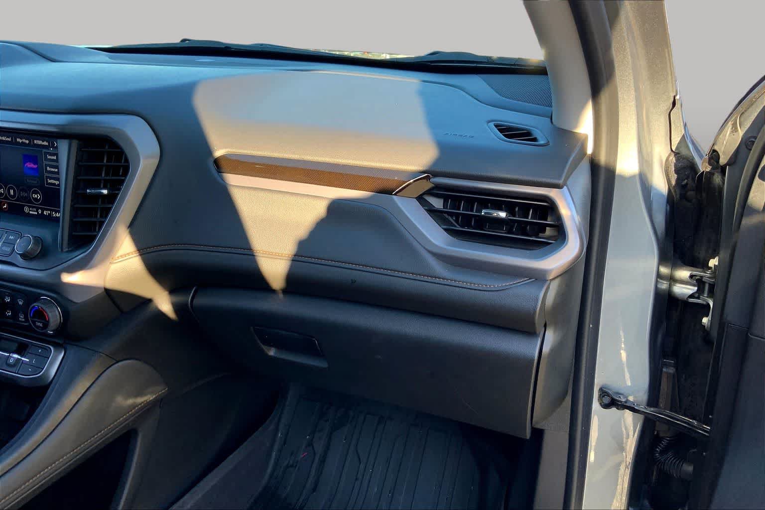 Used 2023 GMC Acadia AT4 w/ Technology Package AWD/4WD image 17