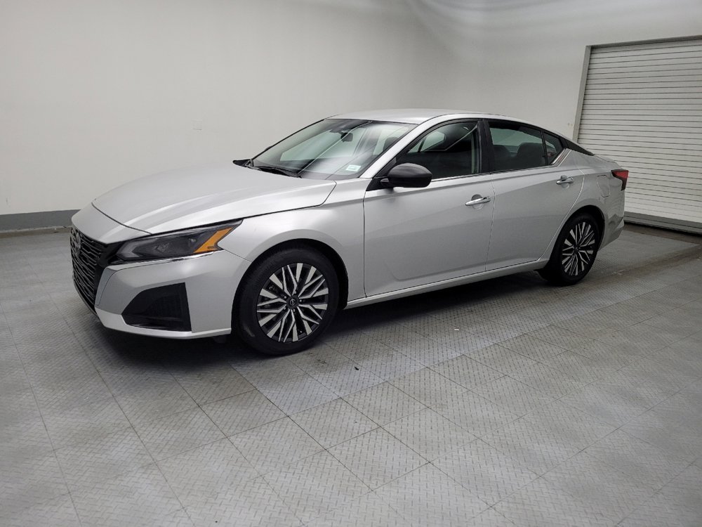 Used 2024 Nissan Altima 2.5 SV image 2