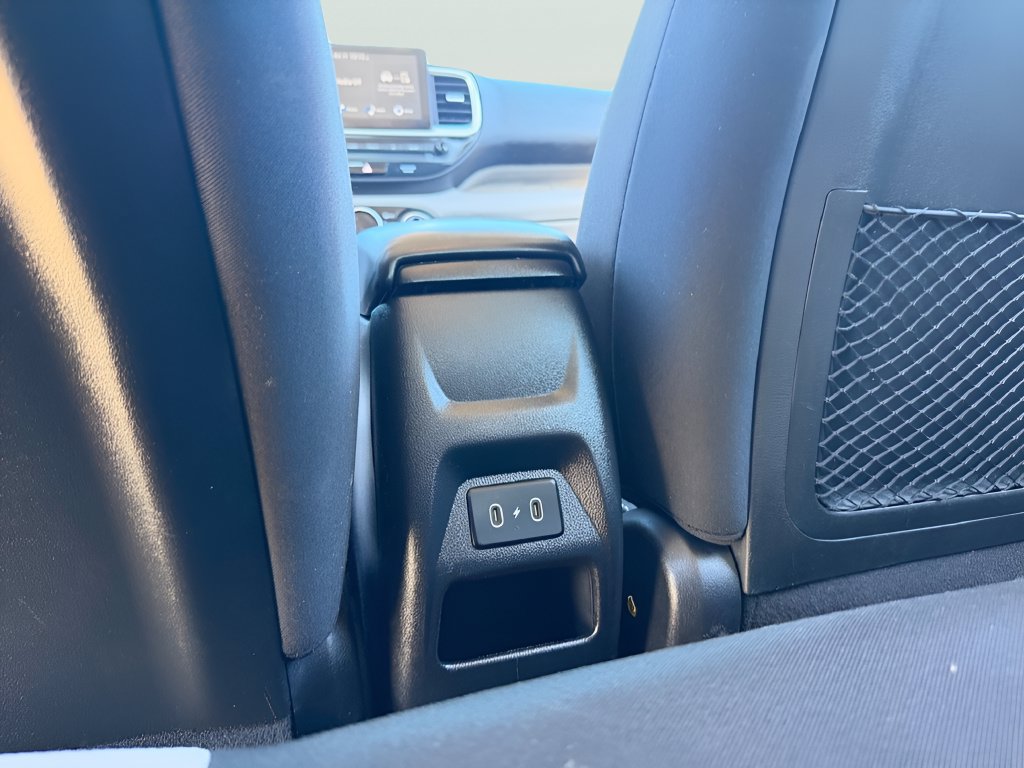 Used 2025 Hyundai Venue SEL FWD image 23