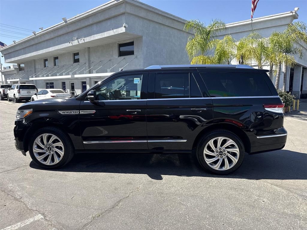 Used 2024 Lincoln Navigator Premiere image 6