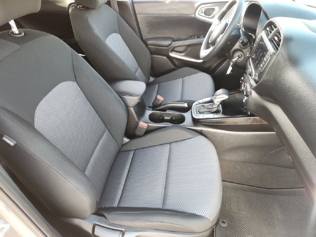 Used 2023 Kia Soul LX FWD image 12
