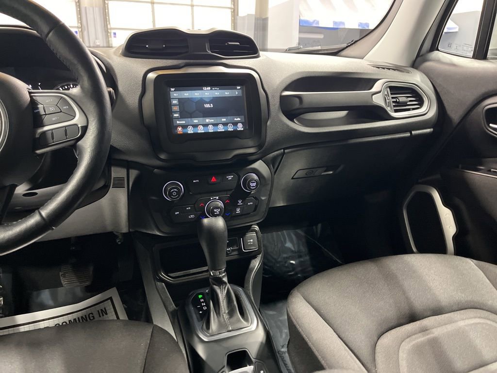 Used 2019 Jeep Renegade Latitude w/ Cold Weather Group image 27