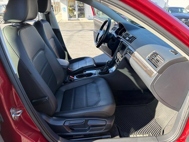 Used 2018 Volkswagen Passat 2.0T SE FWD image 21