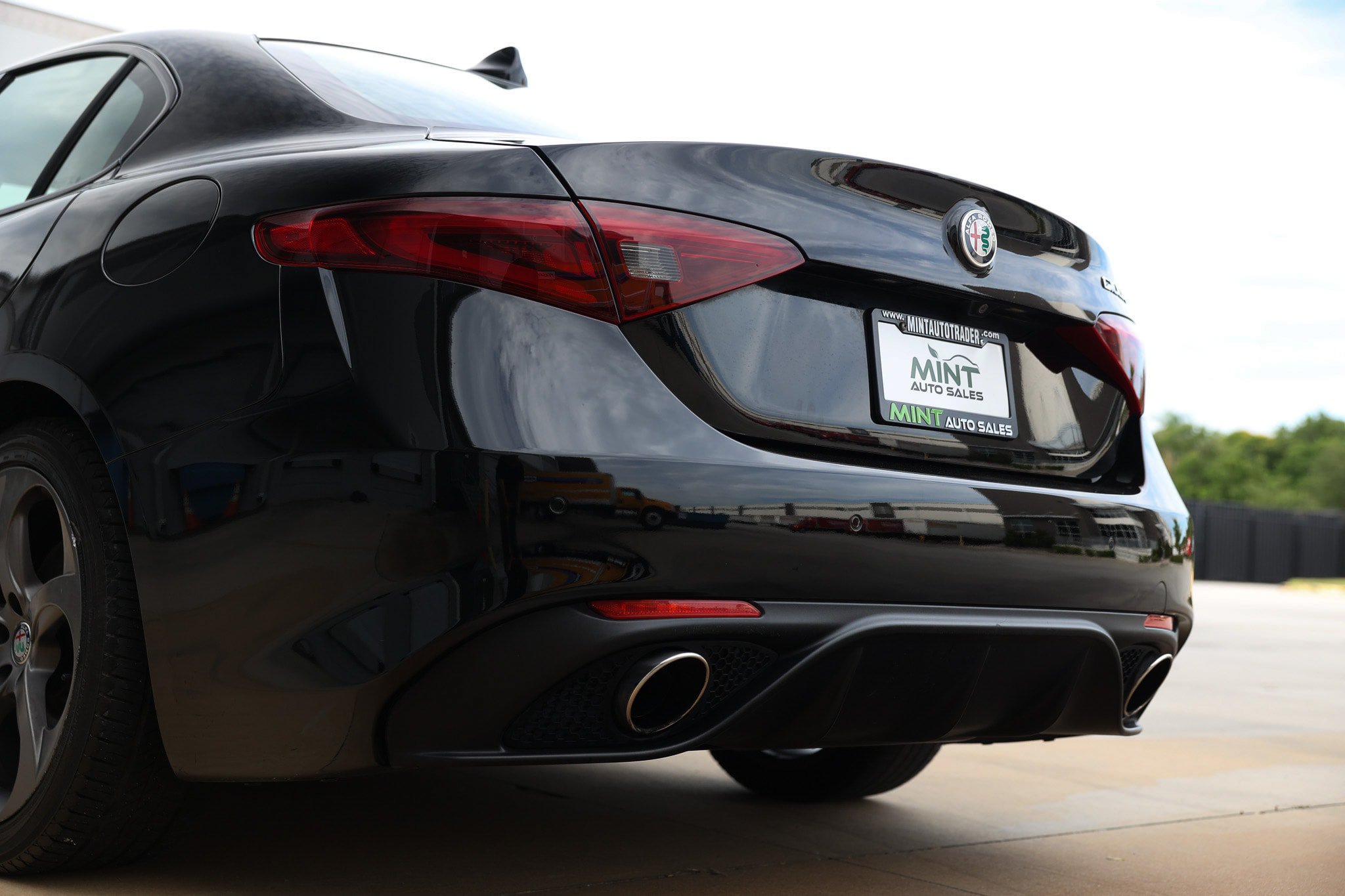 Used 2019 Alfa Romeo Giulia w/ Quick Order Package 22K Sport RWD image 46