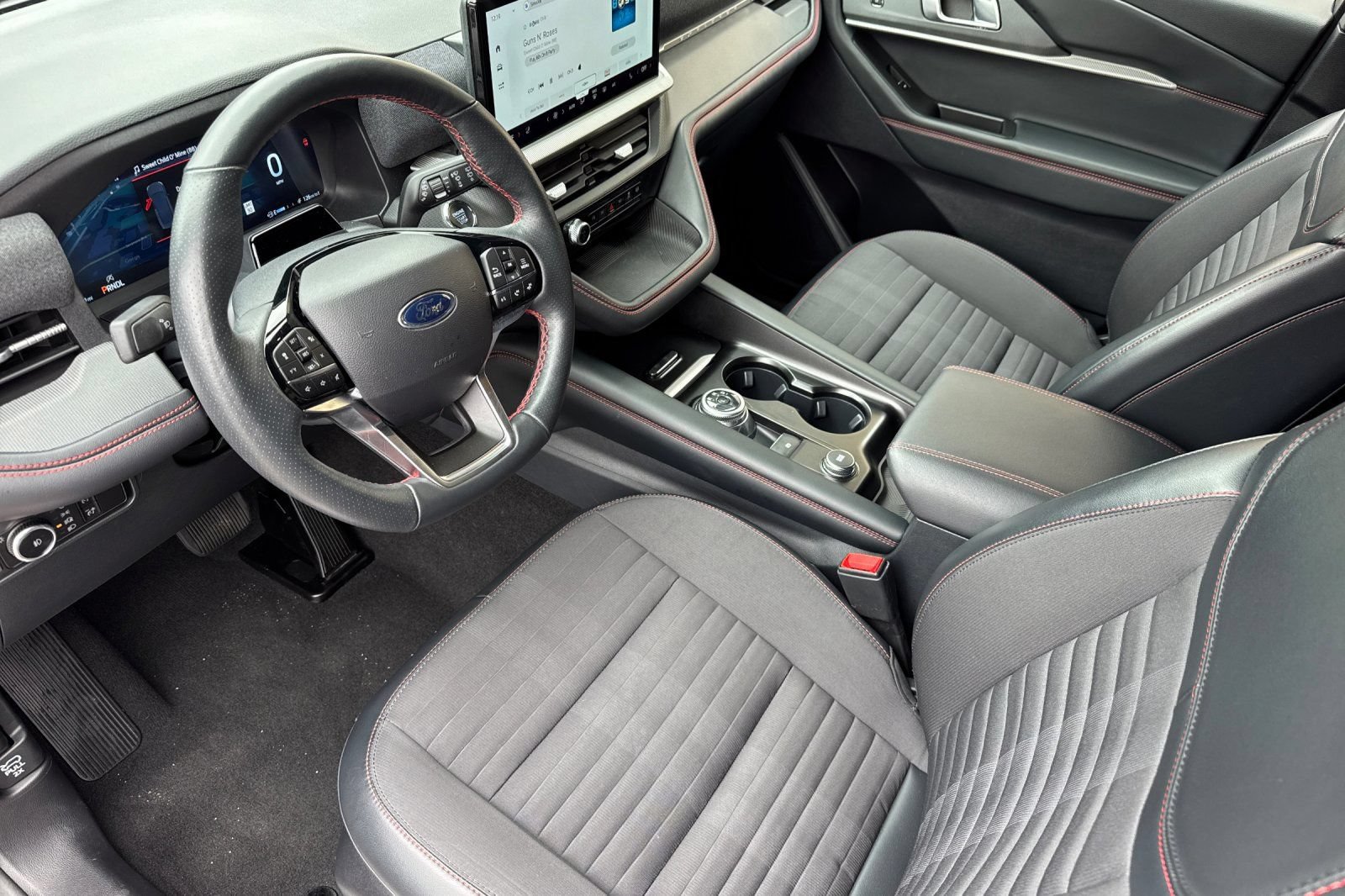 Certified 2025 Ford Explorer ST-Line AWD/4WD image 14