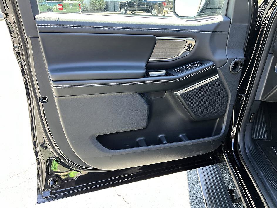 Used 2025 Ford Expedition Max Platinum AWD/4WD image 9