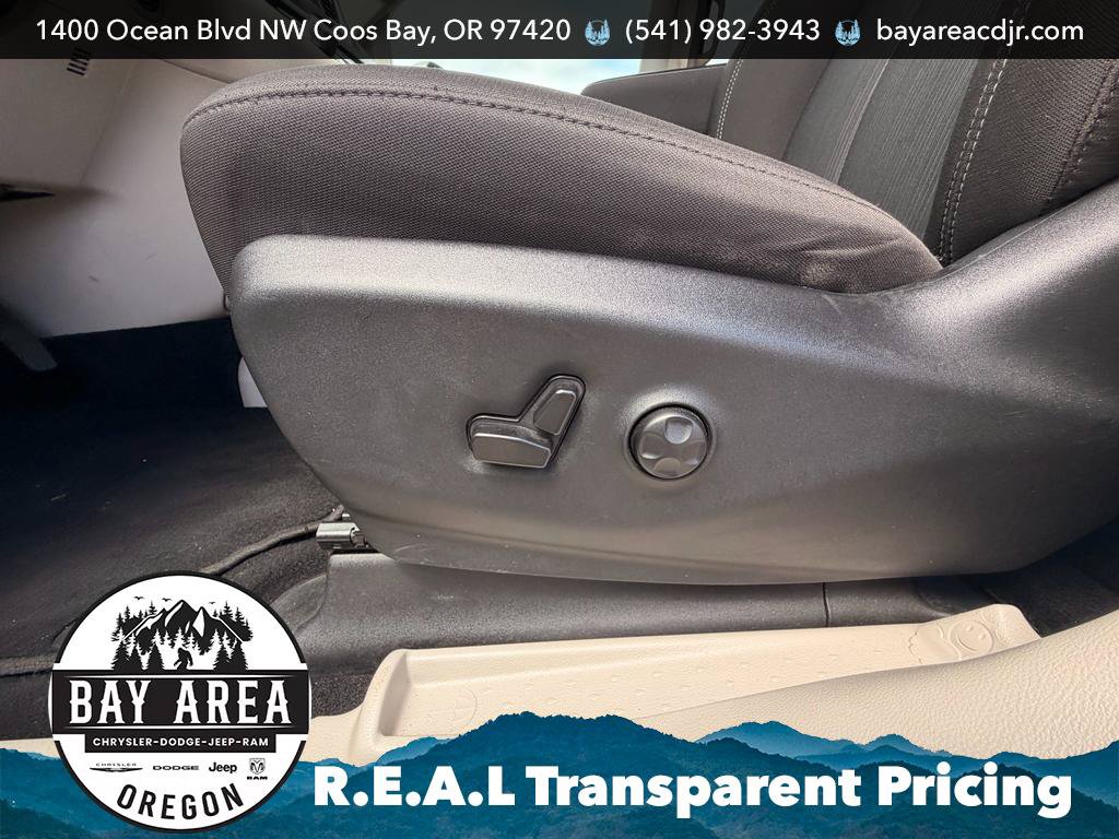 Used 2023 Chrysler Voyager LX FWD image 14