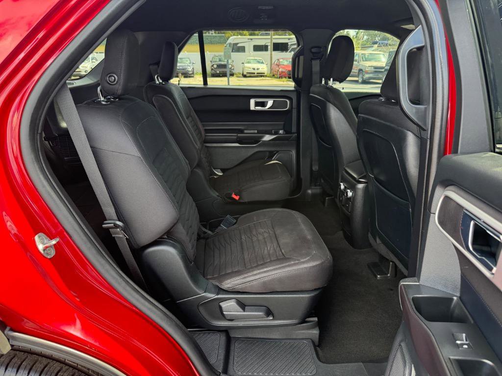 Used 2020 Ford Explorer XLT image 19