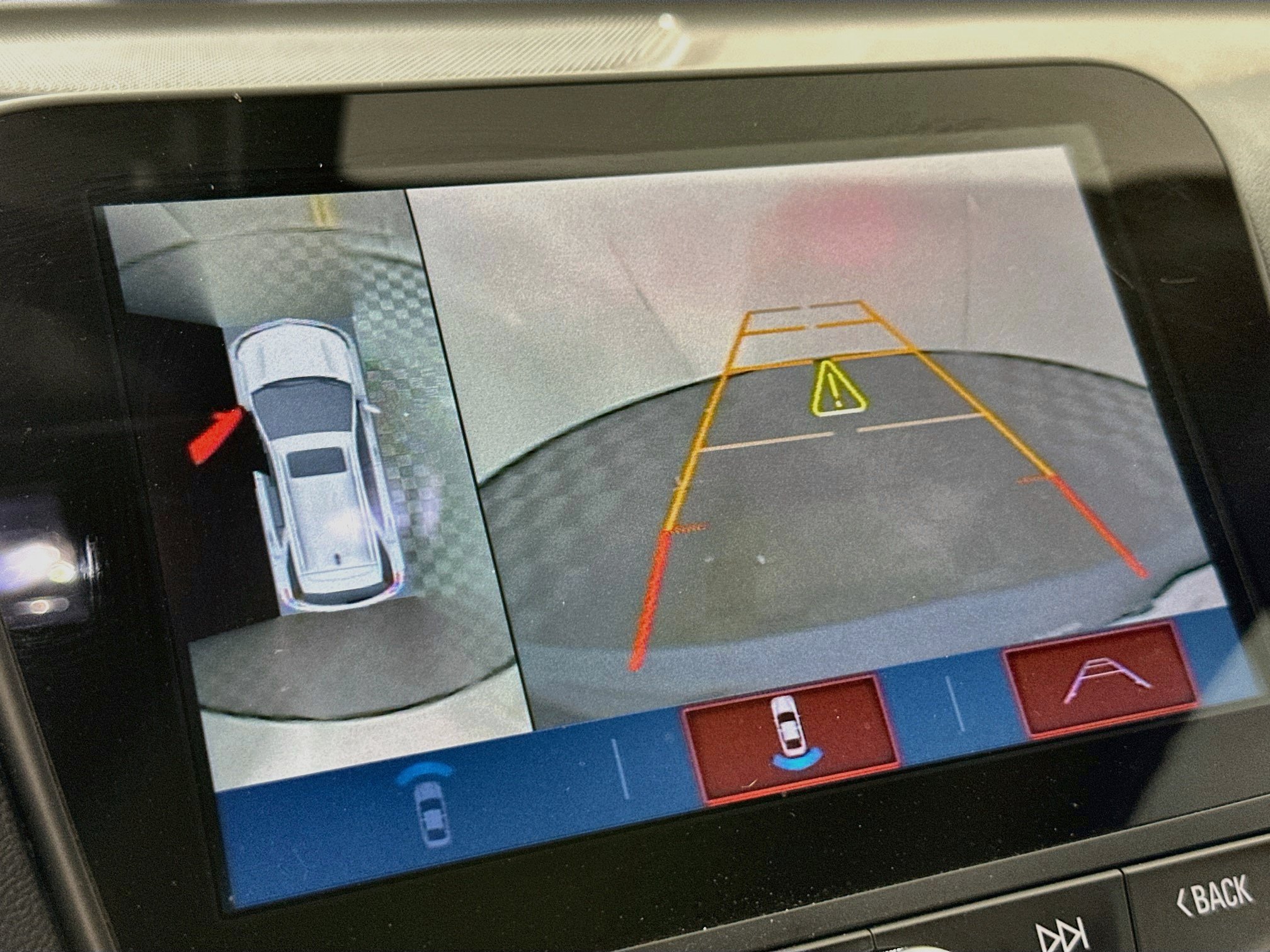 Used 2018 Chevrolet Equinox Premier w/ Infotainment II Package AWD/4WD image 23