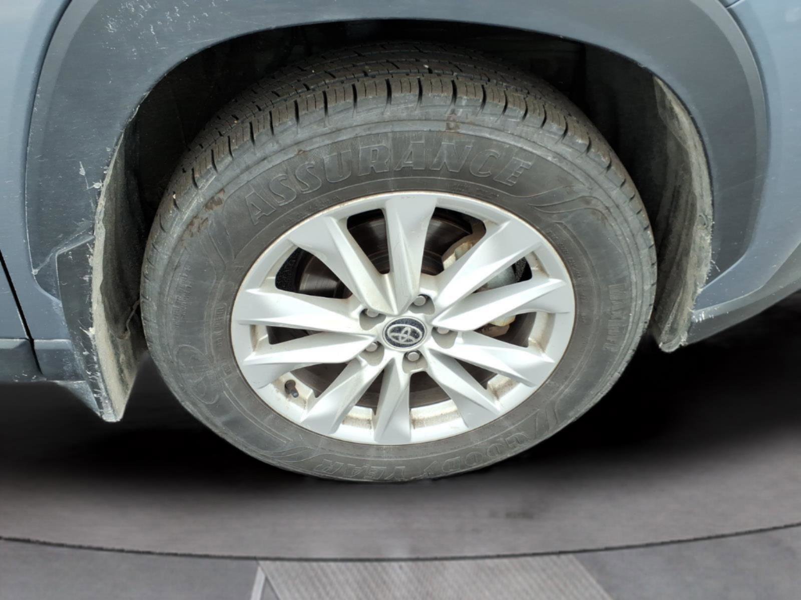 Used 2022 Toyota Corolla Cross LE image 31