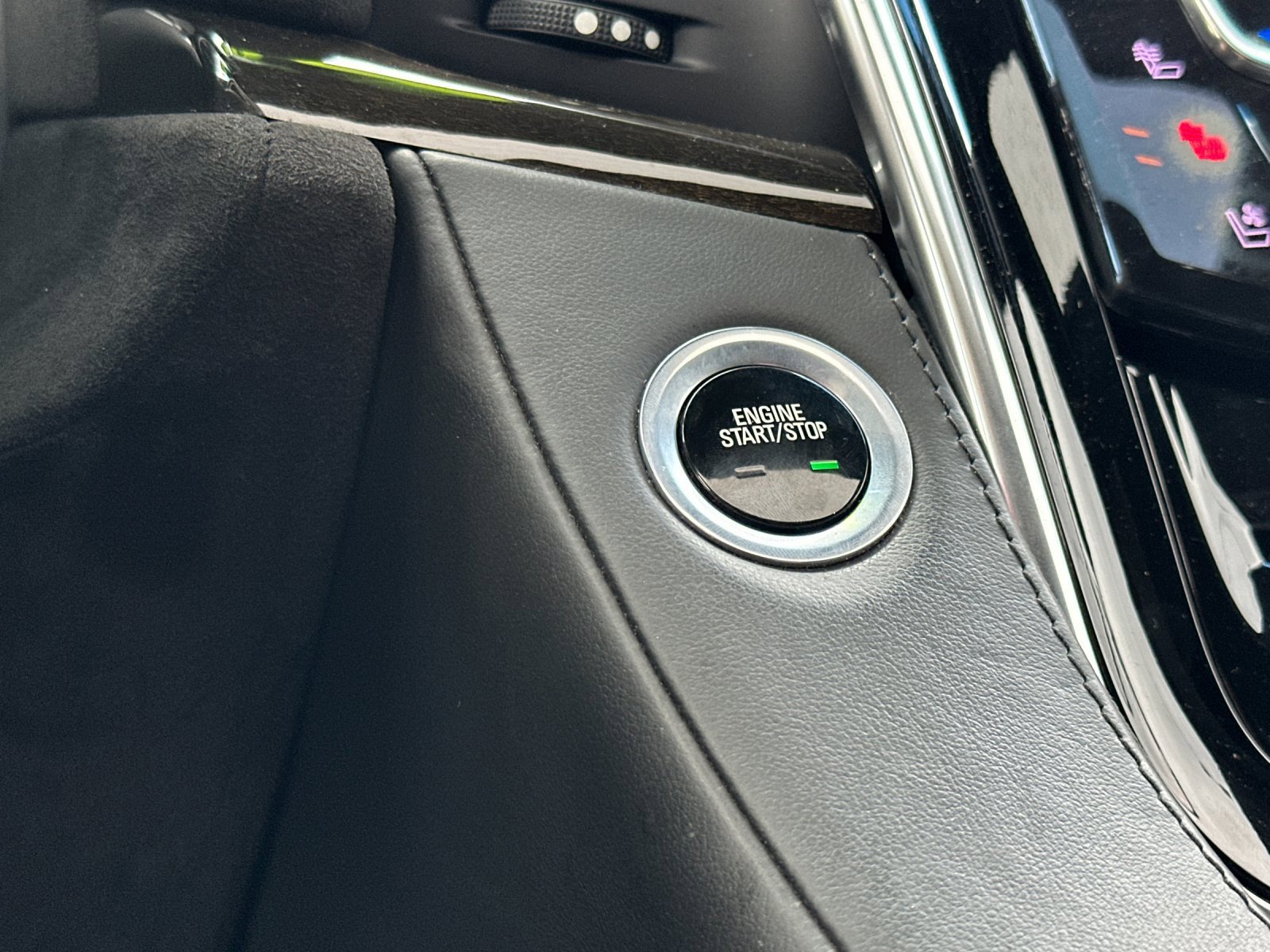 Used 2017 Cadillac Escalade ESV Platinum image 25