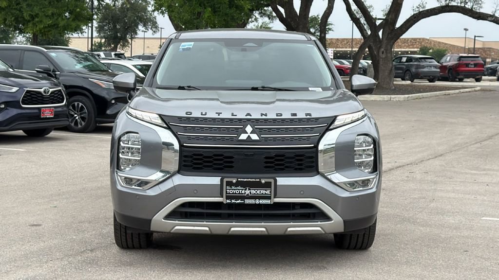 Used 2024 Mitsubishi Outlander SE FWD image 2