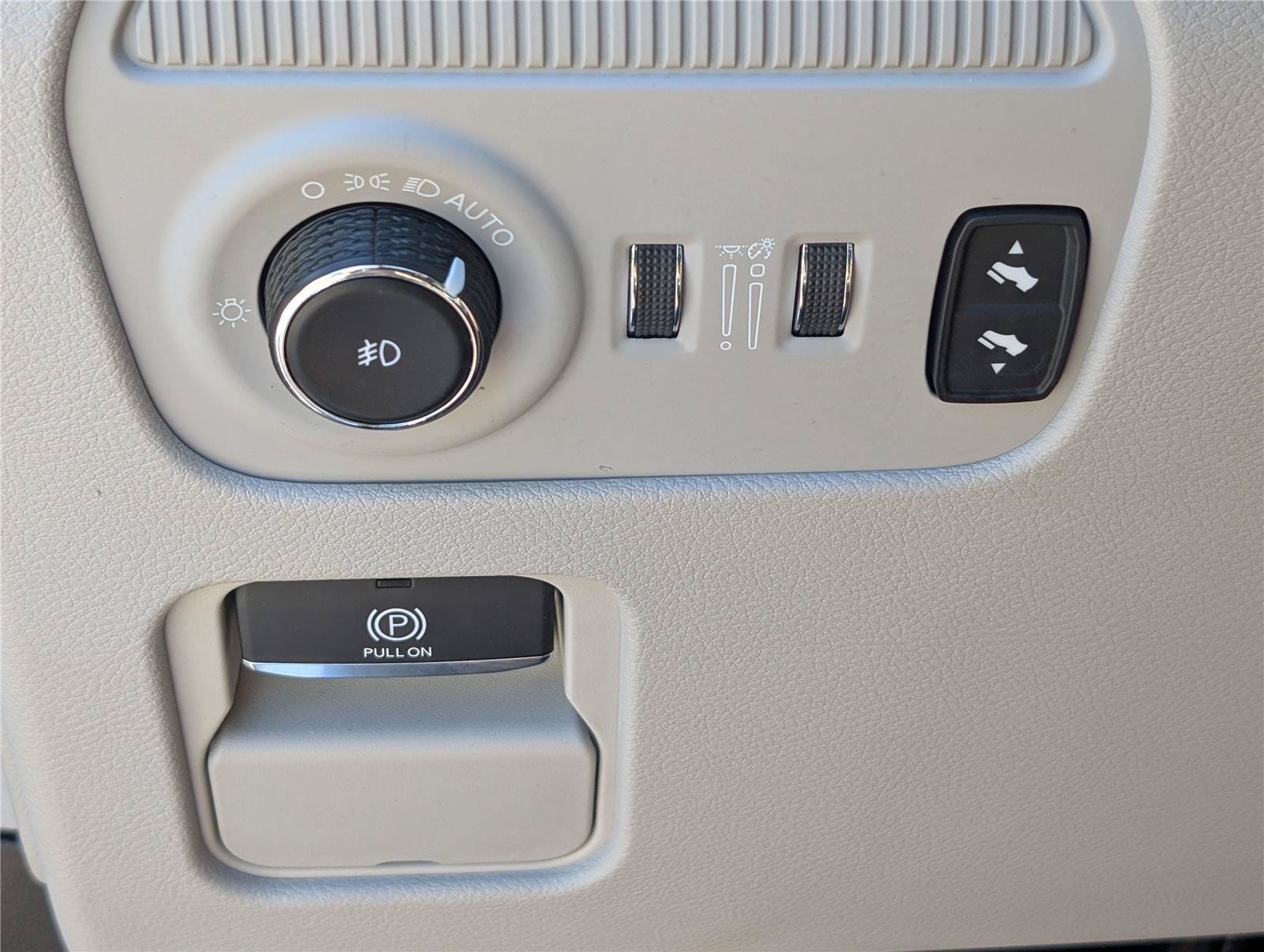 Used 2022 Jeep Grand Wagoneer Series I AWD/4WD image 27