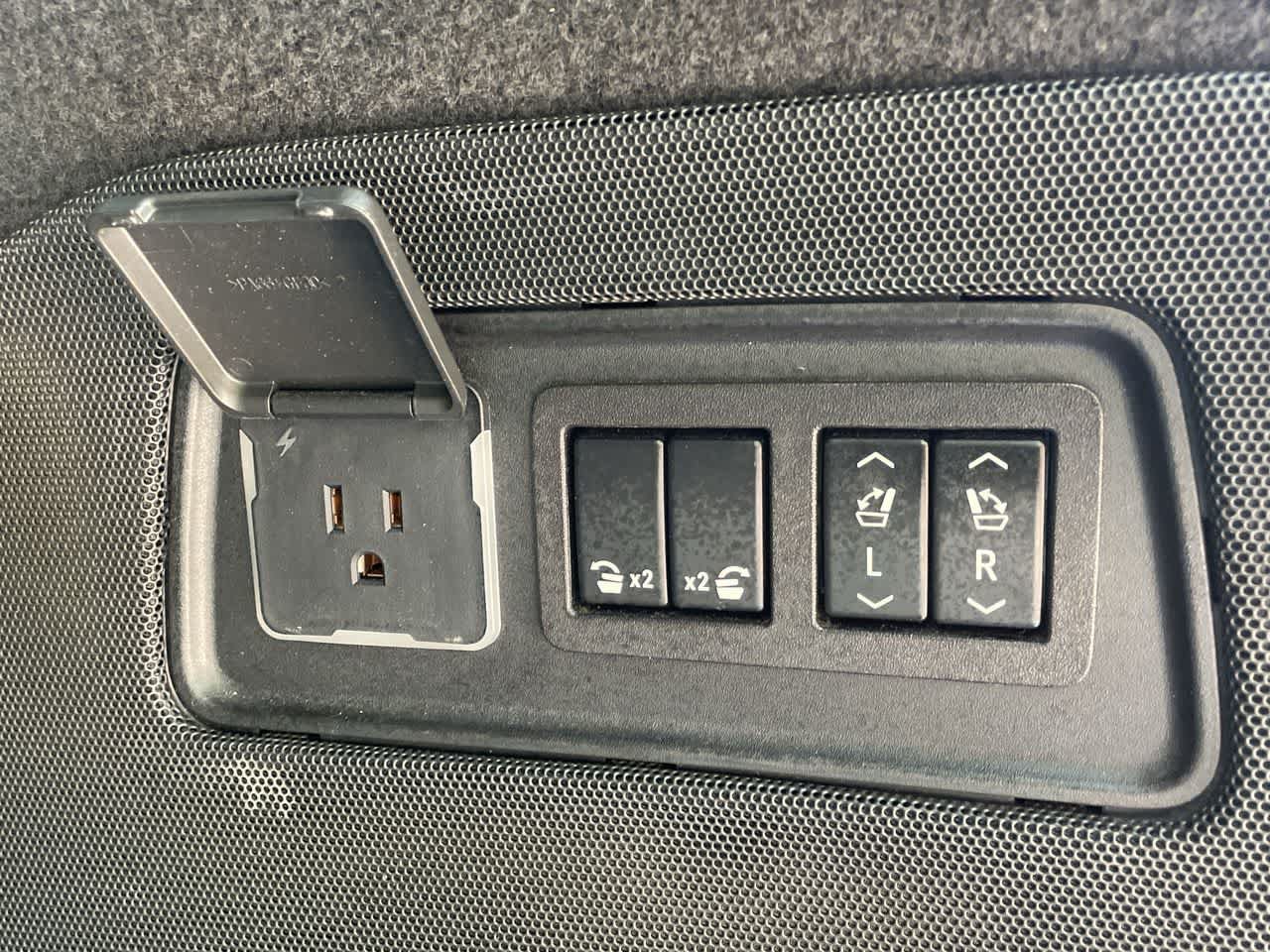Used 2023 Cadillac Escalade V AWD/4WD image 18
