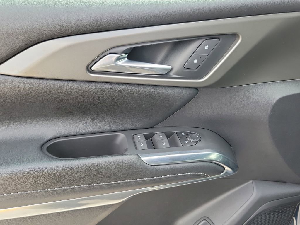 Used 2025 Chevrolet Traverse LT image 20