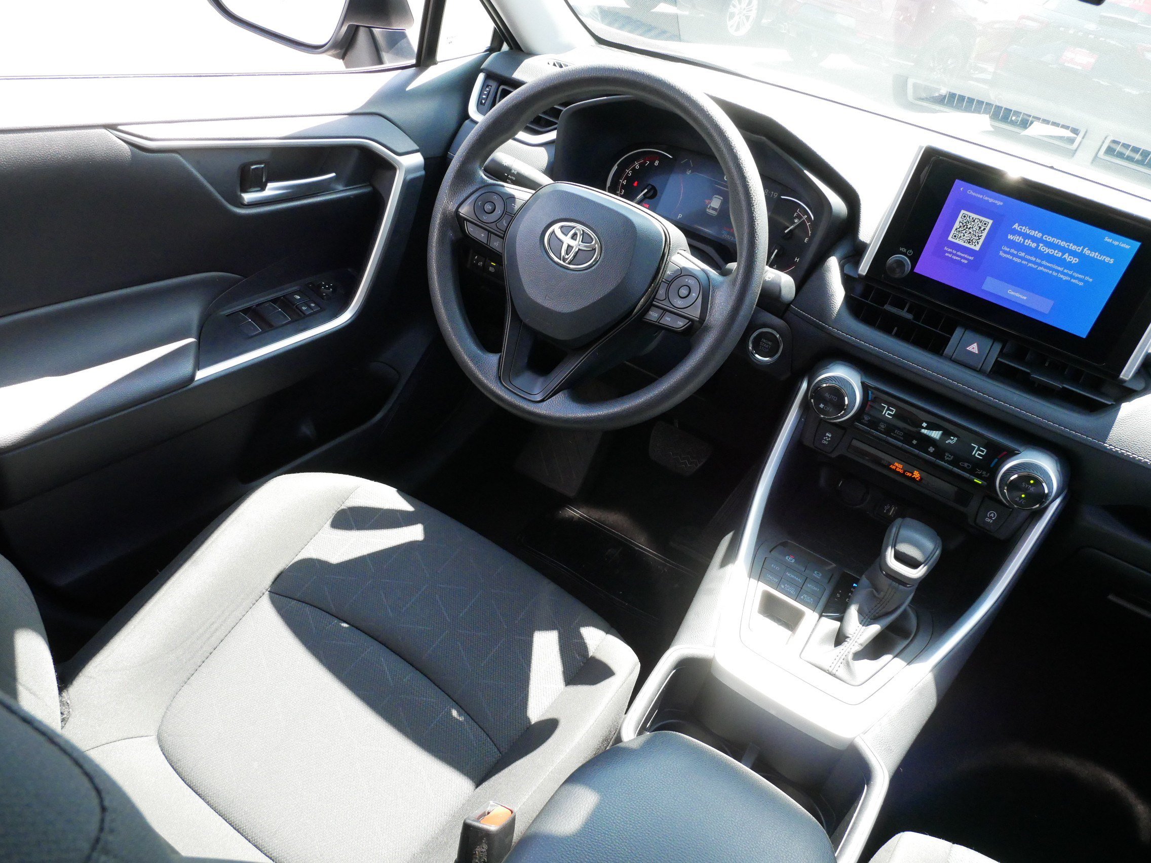 Used 2025 Toyota RAV4 XLE AWD/4WD image 9