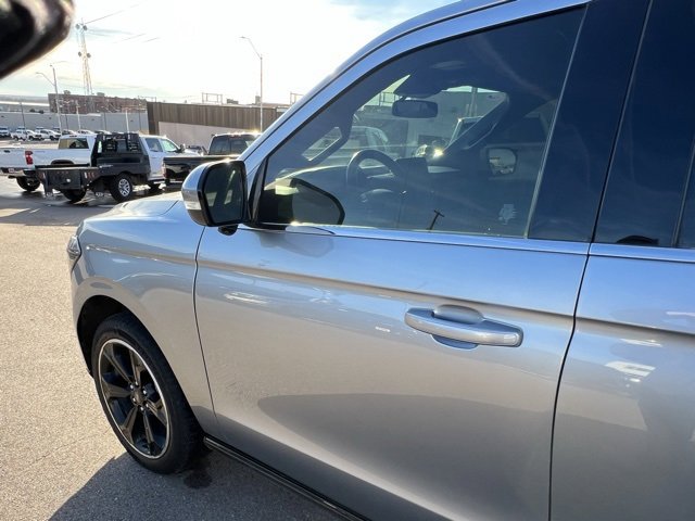 Used 2023 Ford Expedition Max Limited image 14