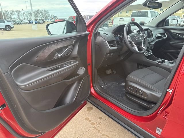 Used 2023 GMC Terrain SLE w/ Driver Convenience Package image 9