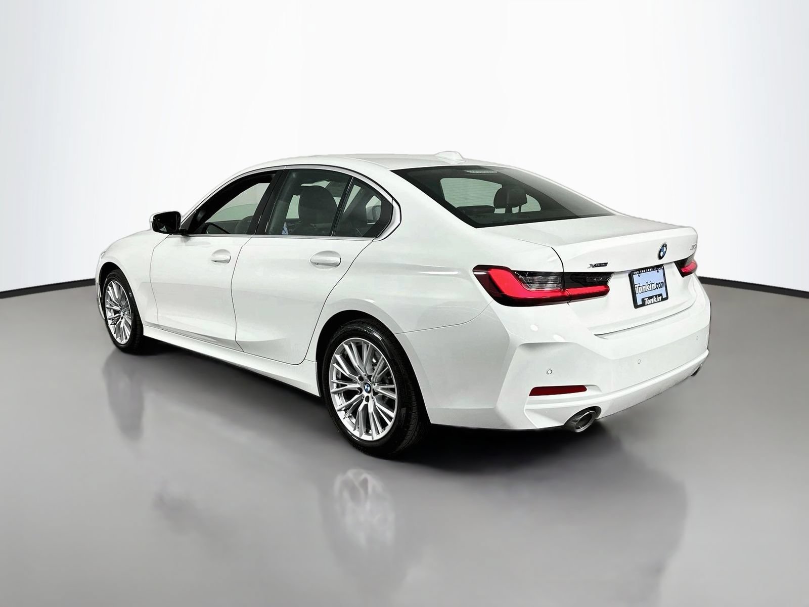 Used 2024 BMW 330i xDrive Sedan w/ Premium Package AWD/4WD image 6
