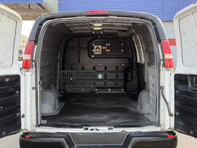 Used 2017 Chevrolet Express 2500 image 20