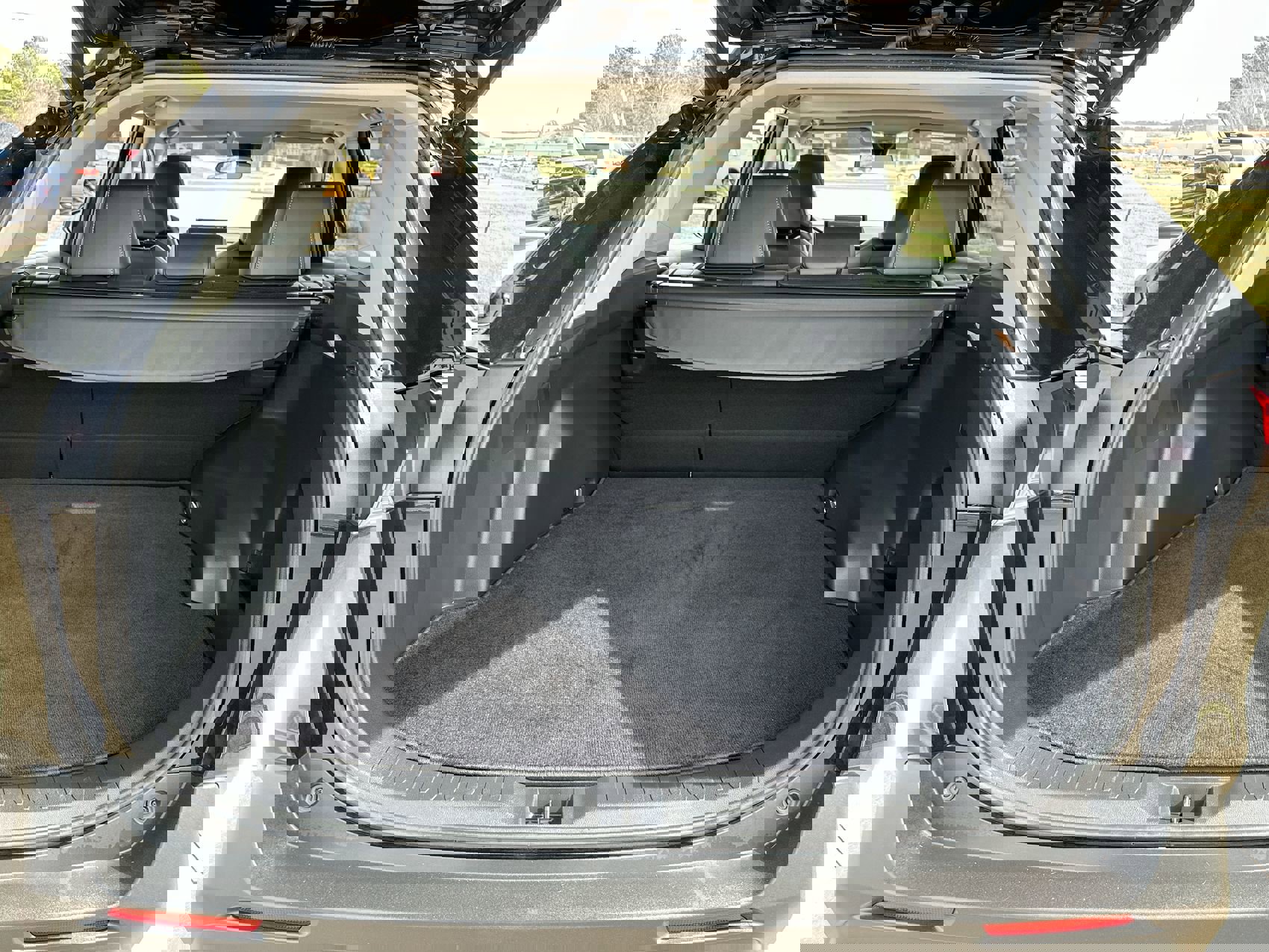 Used 2021 Toyota RAV4 XLE Premium image 23