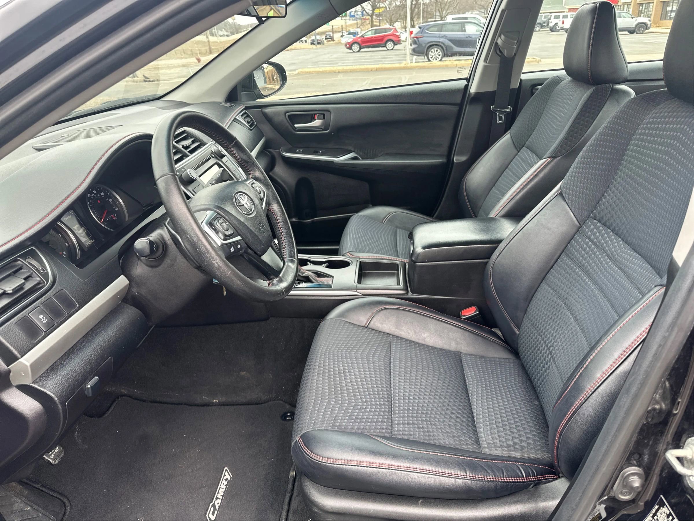 Used 2015 Toyota Camry SE image 9