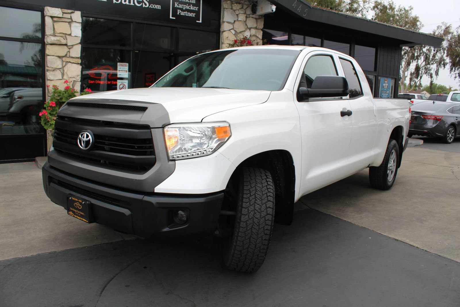 Used 2014 Toyota Tundra SR RWD image 1