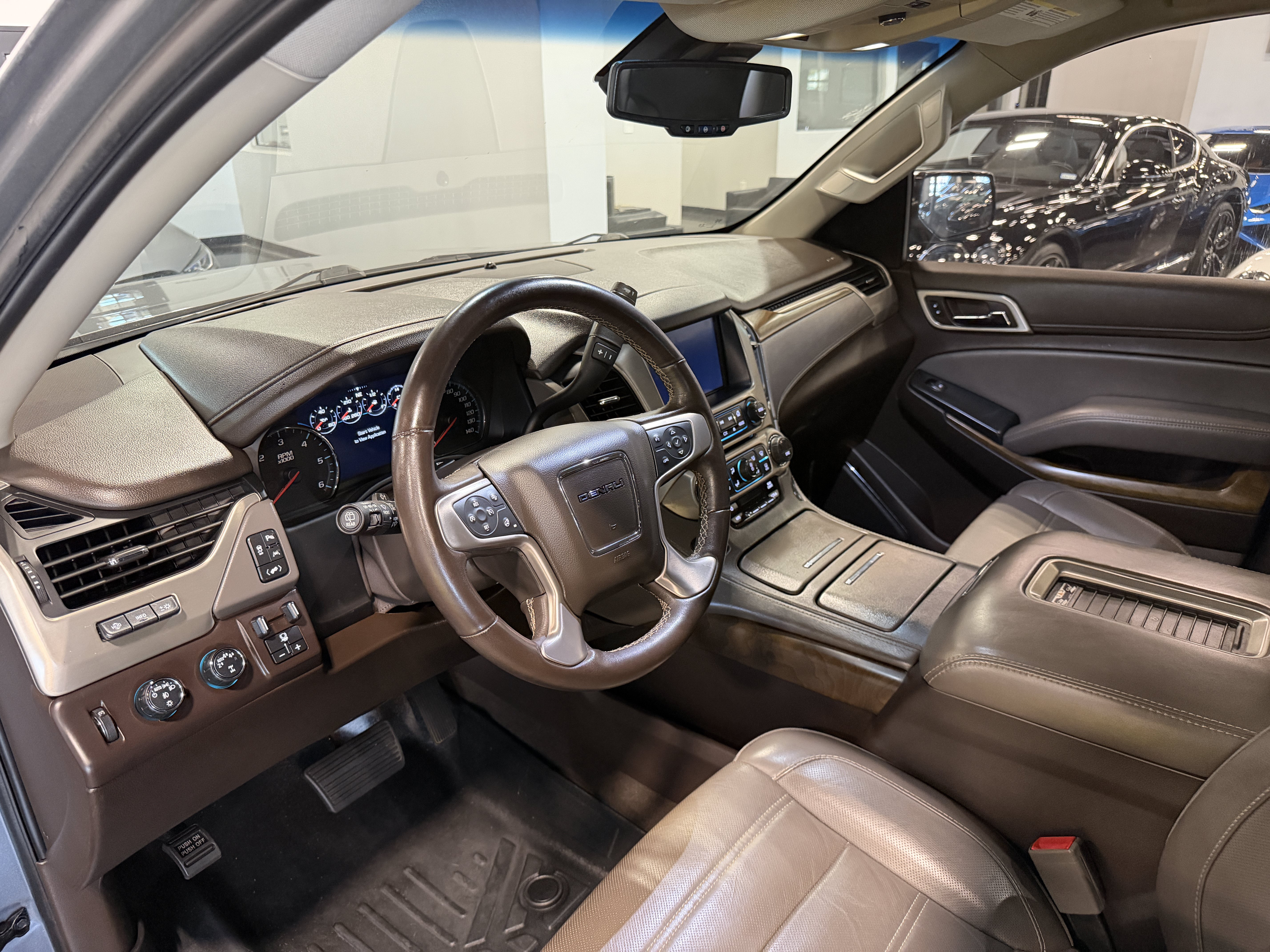 Used 2019 GMC Yukon Denali AWD/4WD image 11