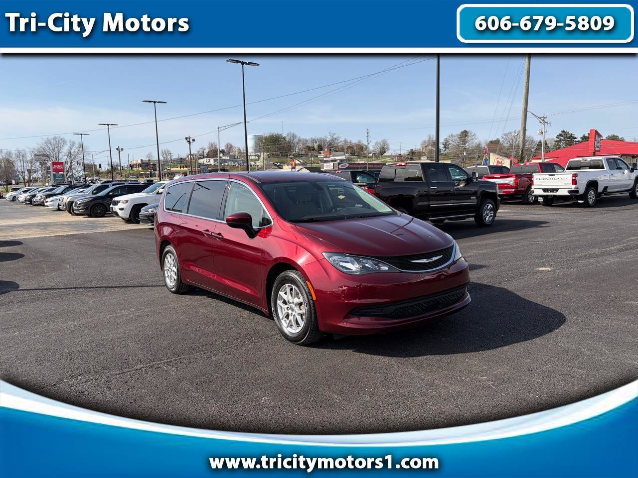 Used 2021 Chrysler Voyager LX FWD image 1