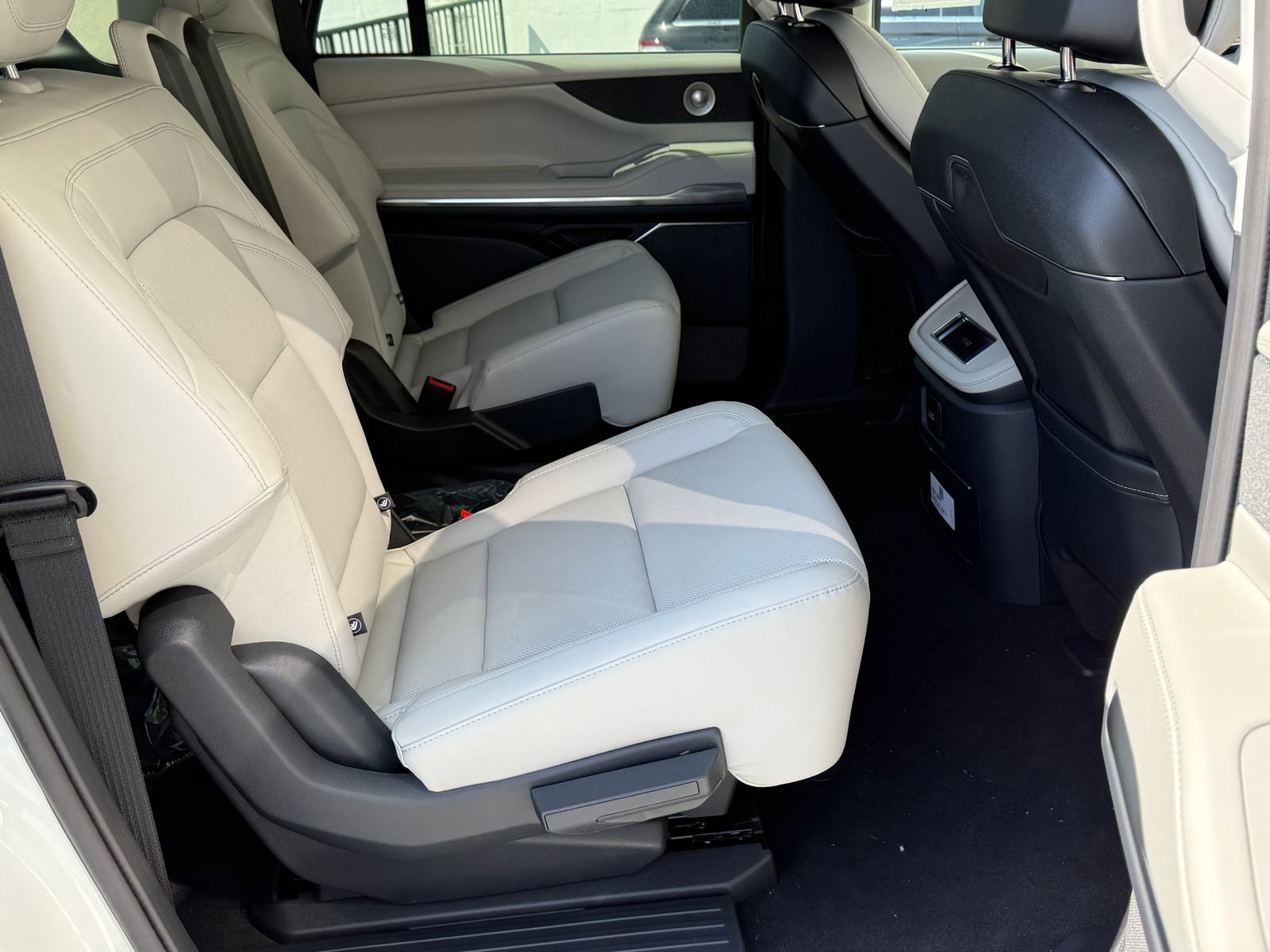 New 2026 Lincoln Navigator L Reserve image 14