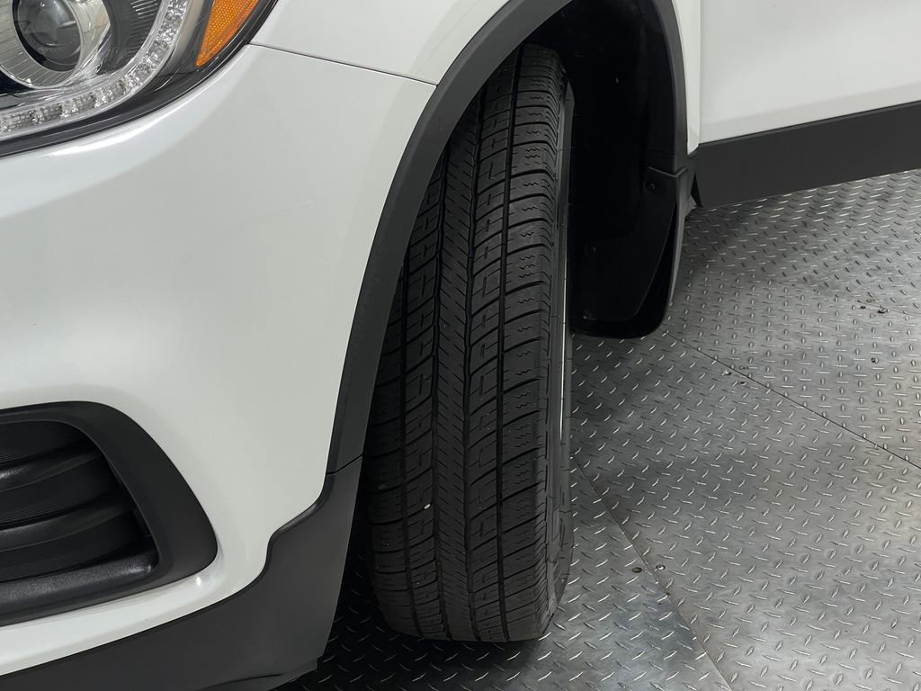 Used 2020 Chevrolet Trax LT w/ Driver Confidence Package image 35