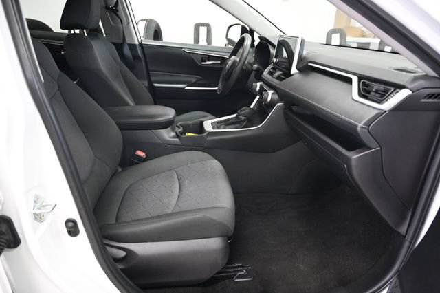 Used 2024 Toyota RAV4 XLE FWD image 11