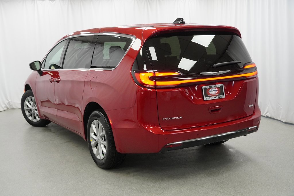 Certified 2025 Chrysler Pacifica Select image 12
