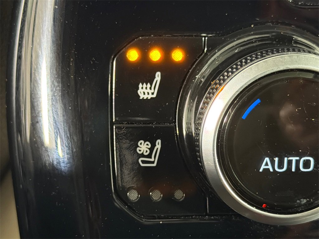 Used 2020 Toyota Highlander Limited image 32