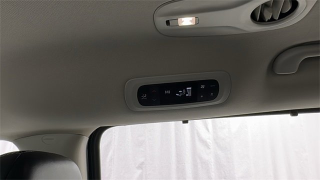 Used 2023 Chrysler Pacifica Touring-L image 41