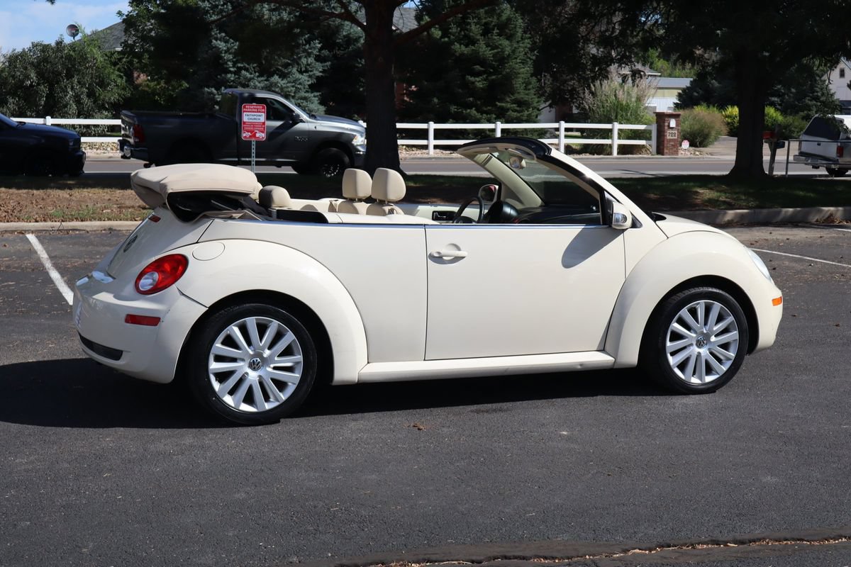 Used 2008 Volkswagen Beetle SE FWD image 4