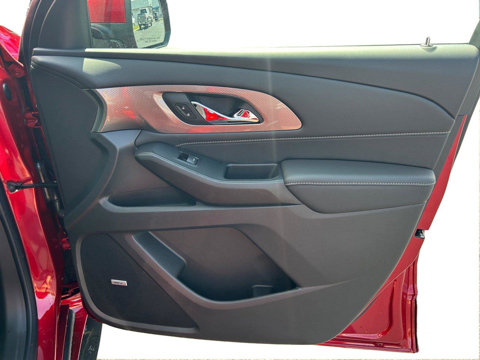 Used 2023 Chevrolet Traverse Premier FWD image 23