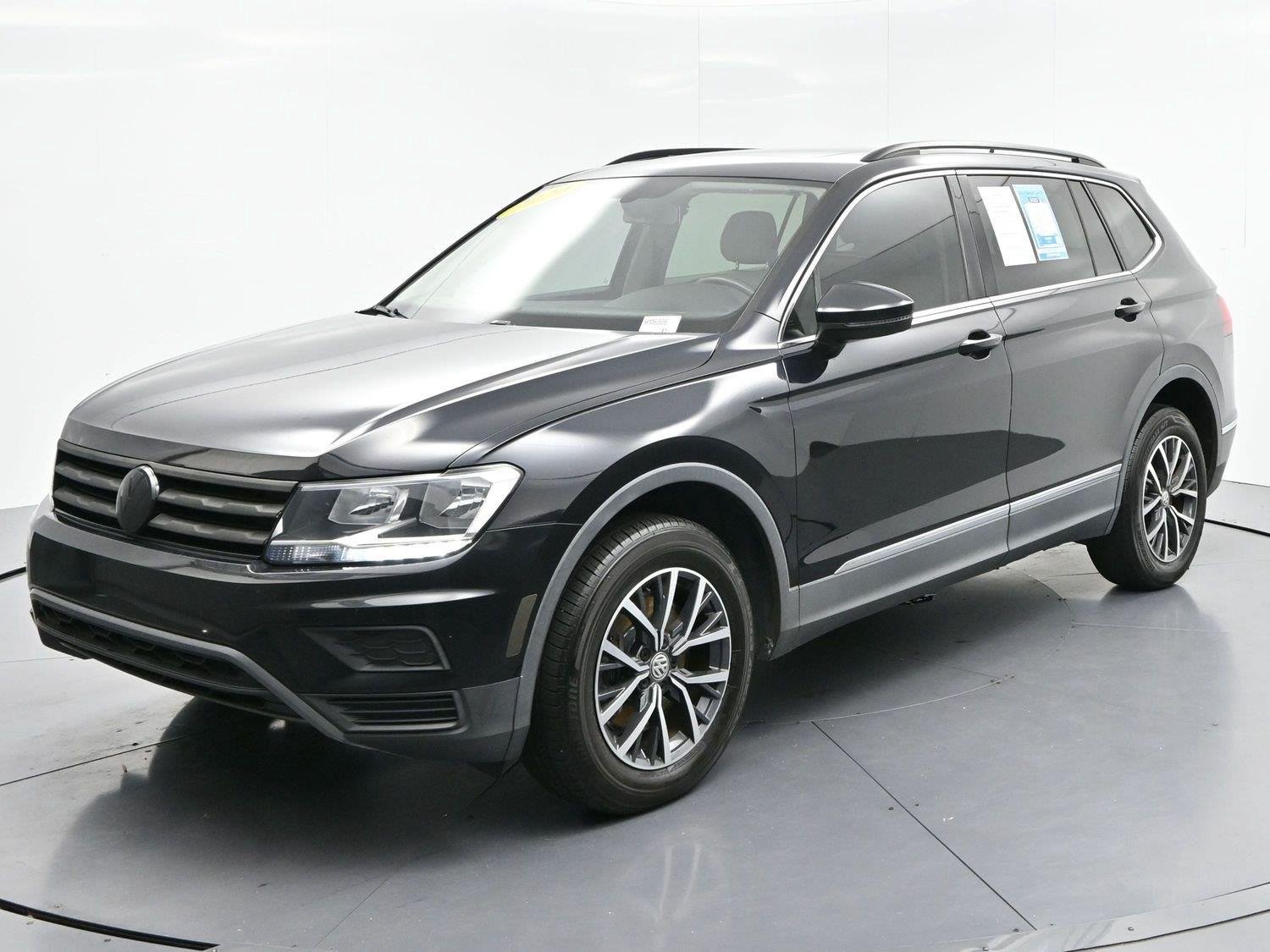 Used 2020 Volkswagen Tiguan SE w/ Panoramic Sunroof Package FWD image 3