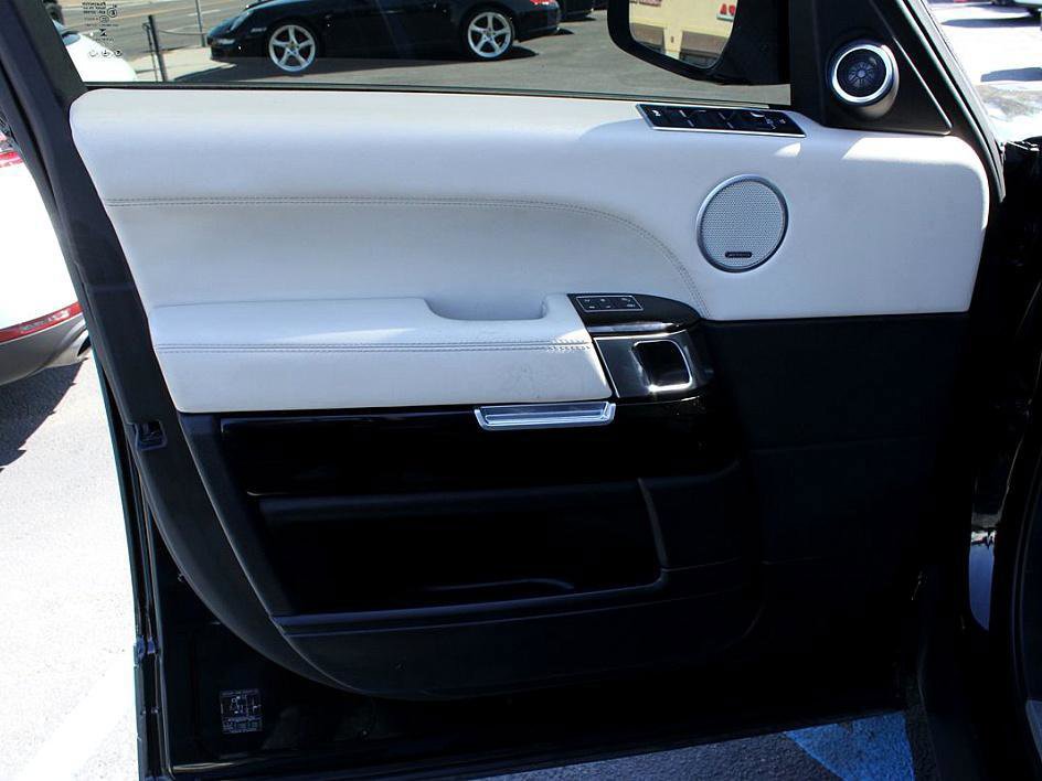 Used 2017 Land Rover Range Rover HSE image 7