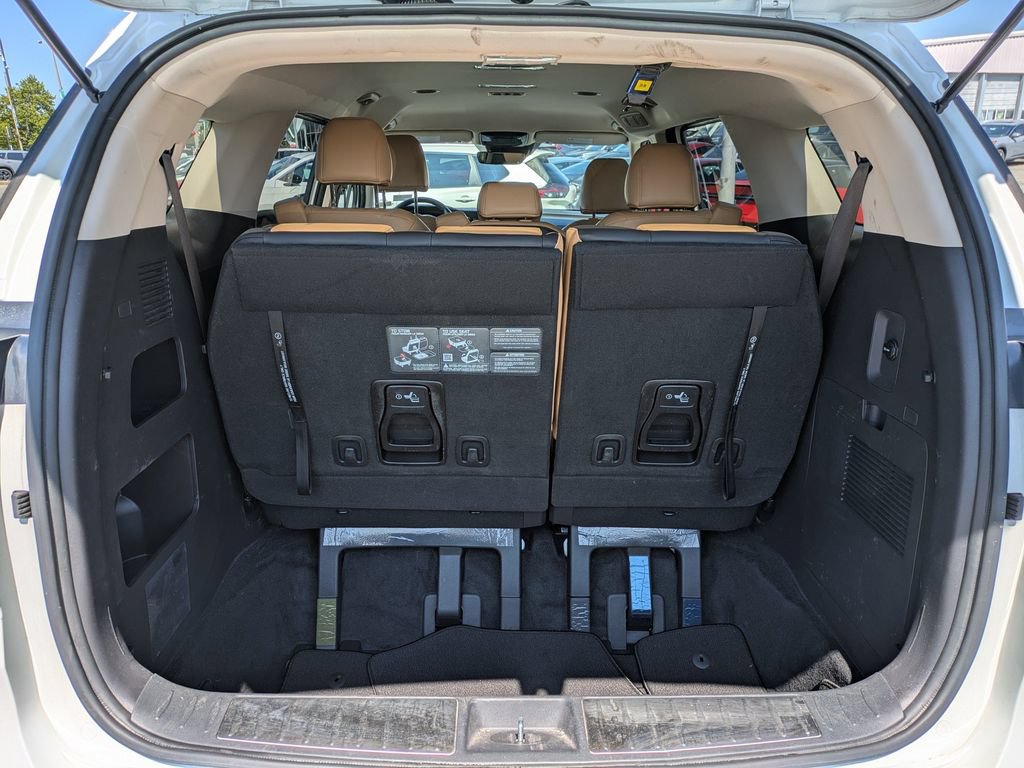 Used 2024 Kia Carnival LX FWD image 14