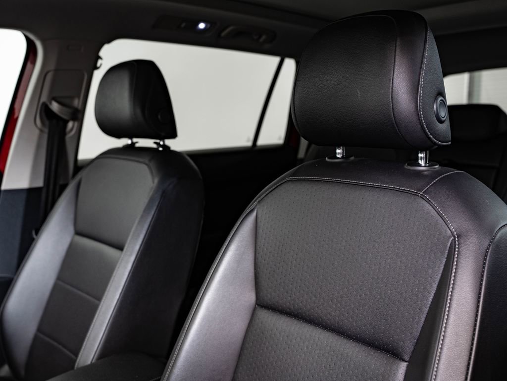 Used 2018 Volkswagen Tiguan SEL AWD/4WD image 23