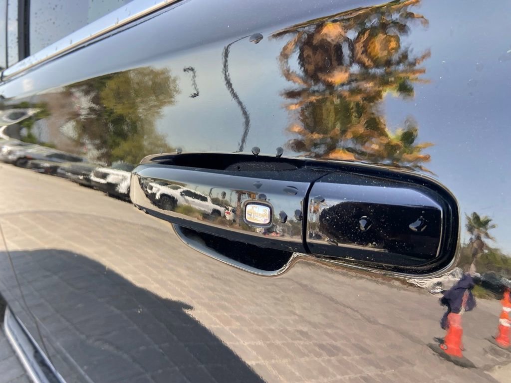 Used 2017 GMC Yukon SLT image 10