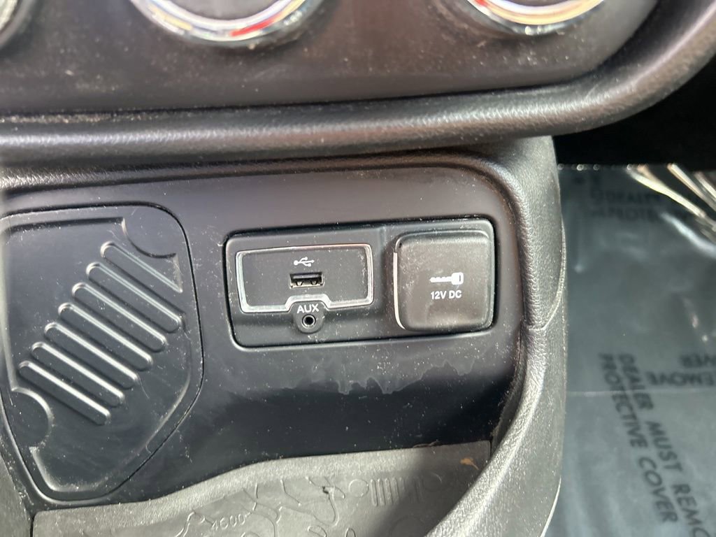 Used 2015 Jeep Renegade Latitude image 39