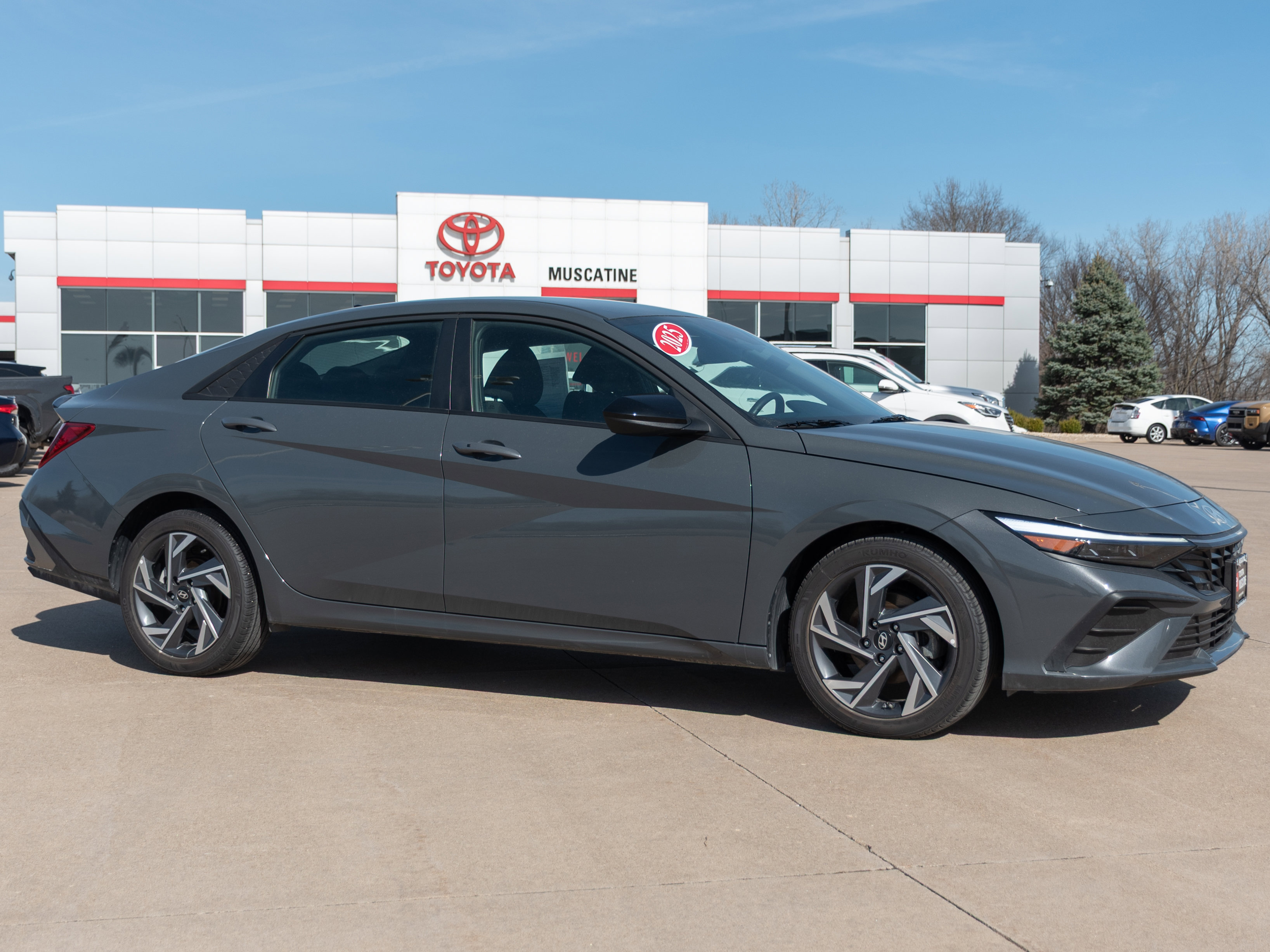 Used 2025 Hyundai Elantra Sport image 1