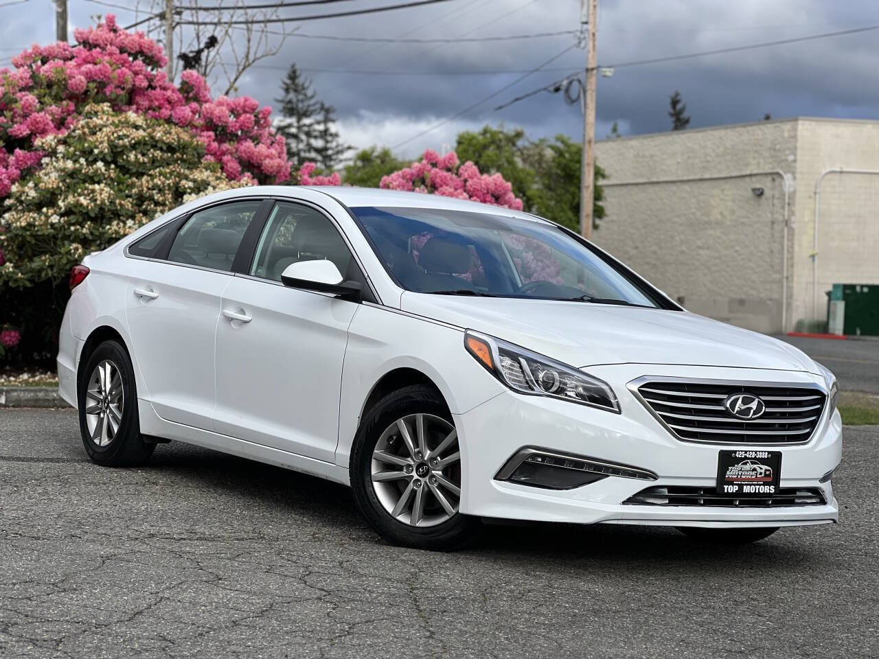 Used 2015 Hyundai Sonata SE FWD image 2
