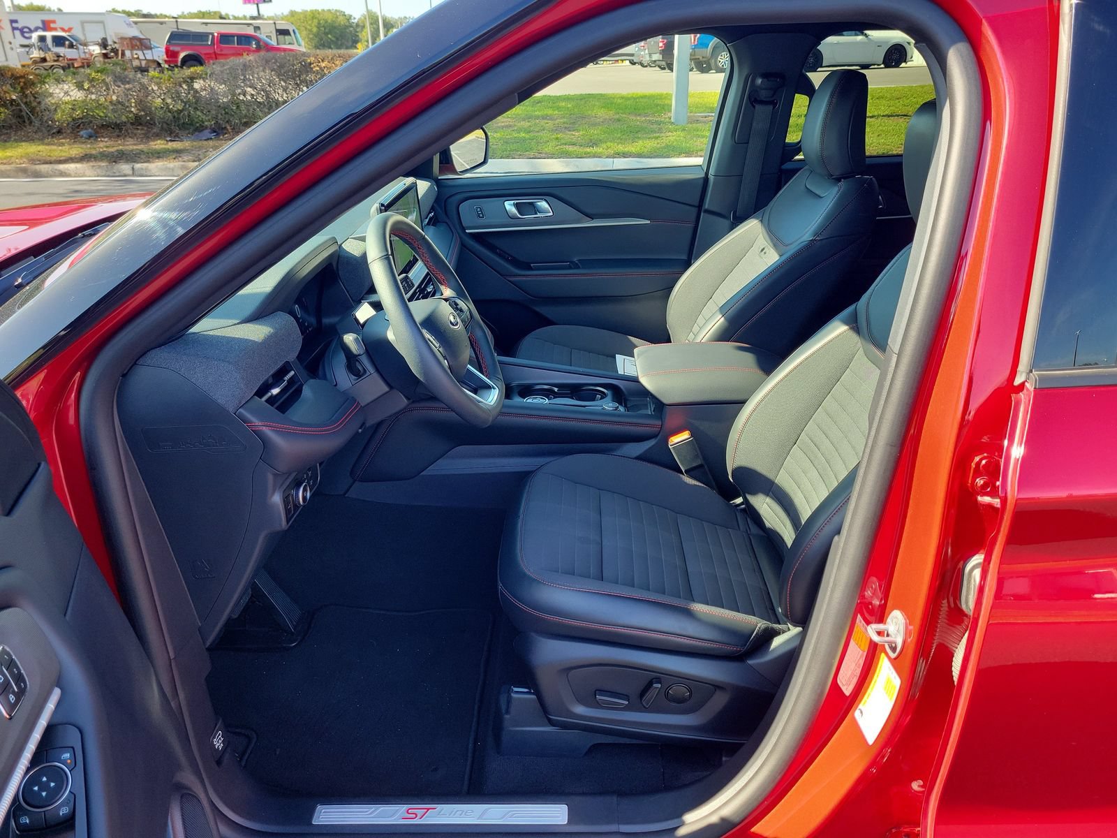 Used 2025 Ford Explorer ST-Line w/ Premium Package RWD image 18