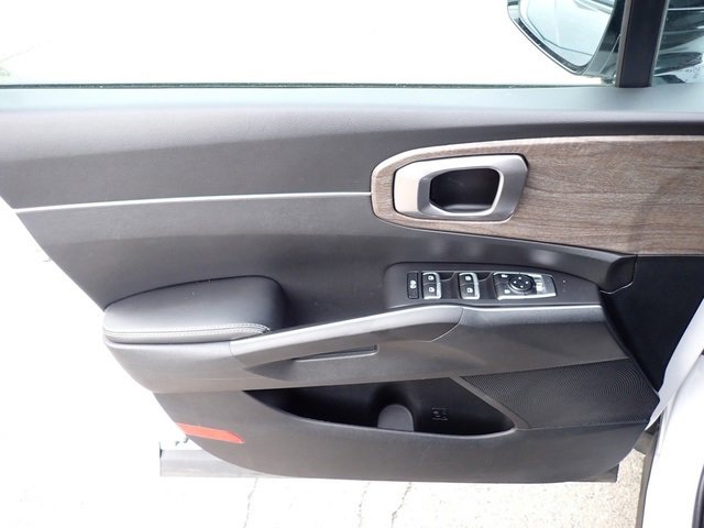 Used 2022 Kia Sorento S image 21