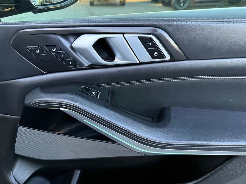 Used 2019 BMW X5 xDrive50i w/ M Sport Package image 16