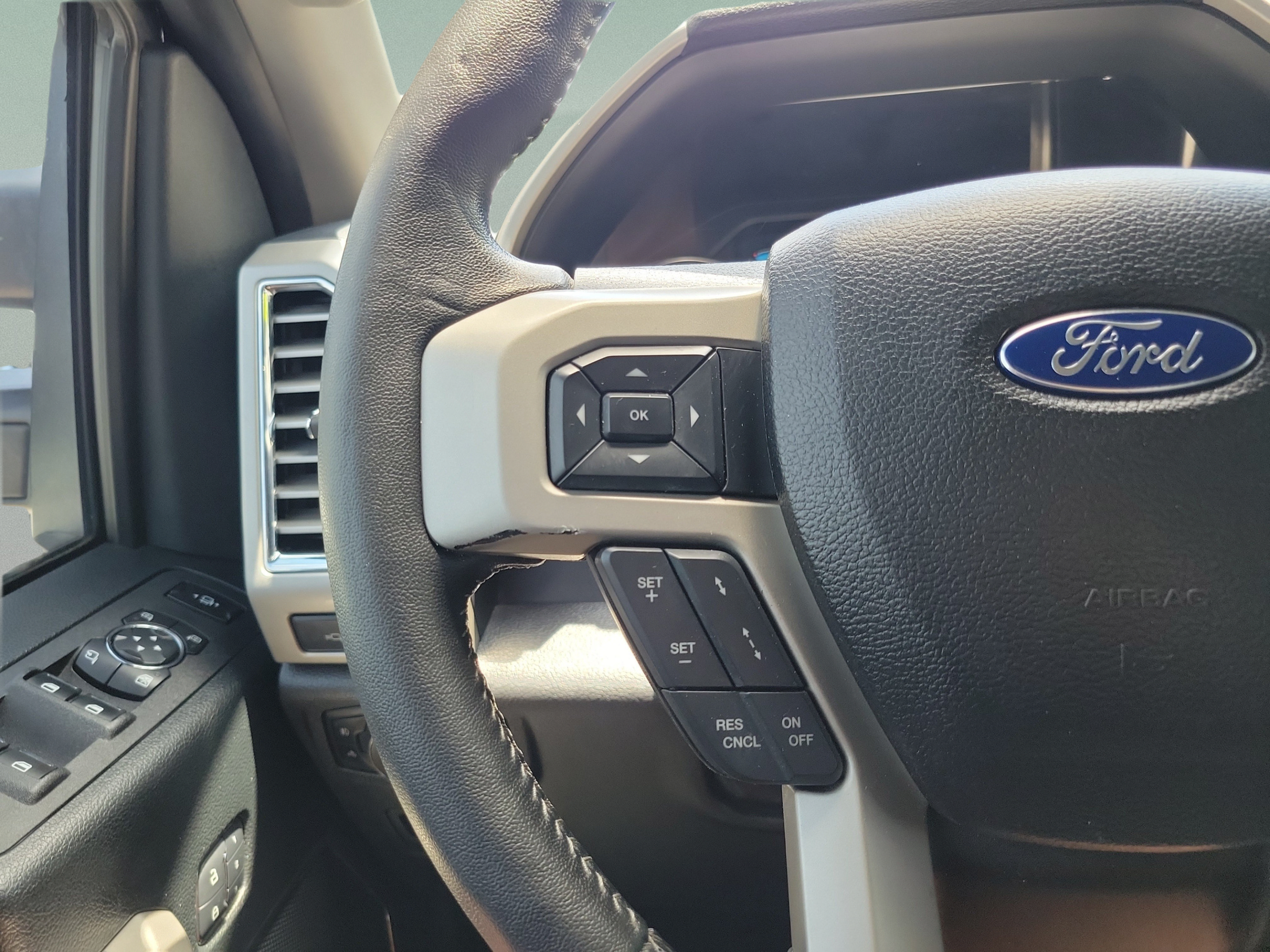 Used 2017 Ford F250 Lariat w/ Lariat Ultimate Package AWD/4WD image 21